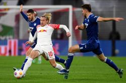 爱游戏-关于汉堡球员团结一心，取得重要胜利的信息