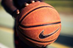 爱游戏APP-阿劳霍赛后评分拉满，皇家社会对阵国际米兰，一场定义现代中卫的表演