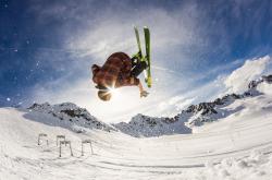 爱游戏入口-逆袭的序章，红牛二队战术奇迹翻盘阿斯顿马丁，勒克莱尔独舞摩纳哥铸就高光传奇