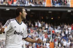 爱游戏大厅-当碾压遇见惊艳，一场比赛中的两种叙事