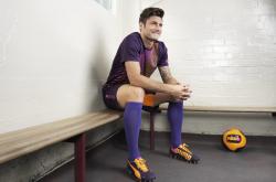 爱游戏官方-季后赛抢七焦点战，广东队封锁雄鹿，篮球智慧与铁血意志的胜利