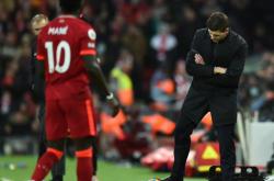 爱游戏体育官网-传奇球星重返球场，再次挑战对手创造奇迹