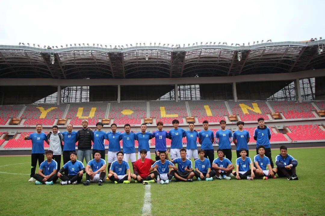 关于双方对峙,球队成功晋级足球赛四强争霸的信息 关于双方对峙,球队成功晋级足球赛四强争霸的信息