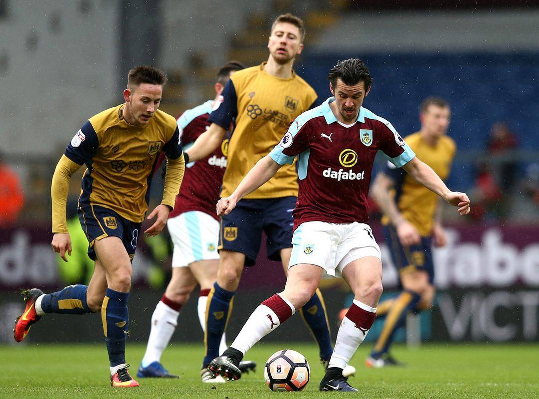 纽卡斯尔联客场一球小胜伯恩利，豪取客场三分的简单介绍