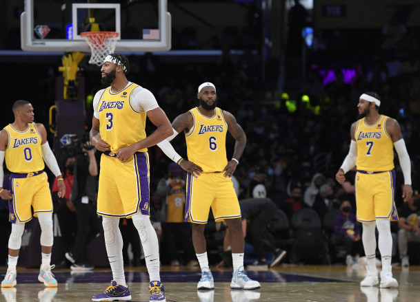 顶级球队冲冠之路，赛程密集备战全力出击的简单介绍