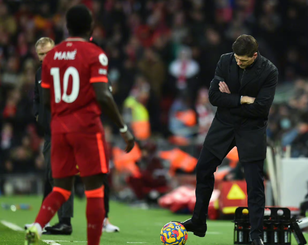 传奇球星重返球场，再次挑战对手创造奇迹