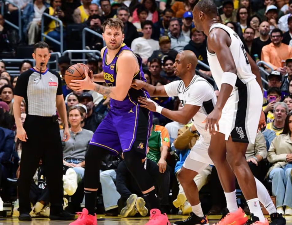 湖人鏖战马刺,杜兰特关键制胜 湖人鏖战马刺,杜兰特关键制胜