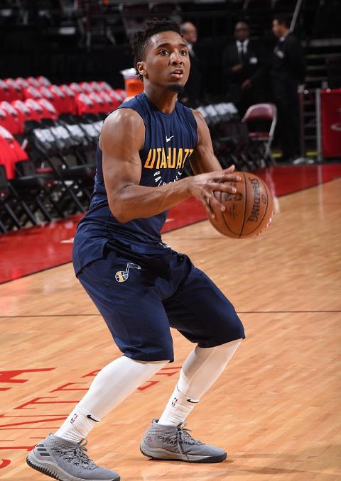 巴西男篮鏖战猛龙，萨姆·米切尔高光表现的简单介绍