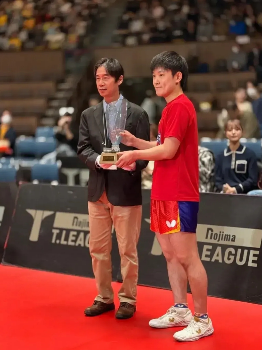 关于中国乒乓球队完胜德国乒乓球队，张本智和统治全场的信息