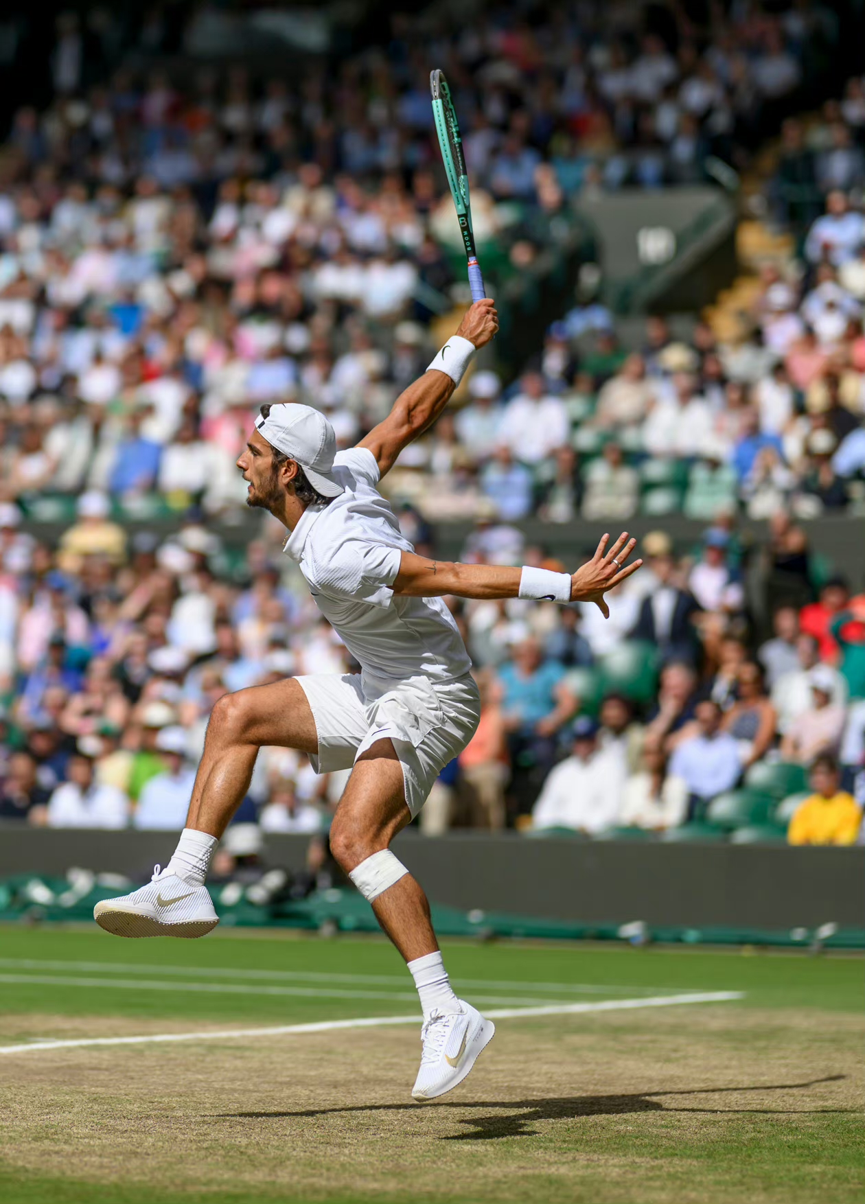 包含世界网球队血洗英国网球队，德约科维奇统治全场的词条