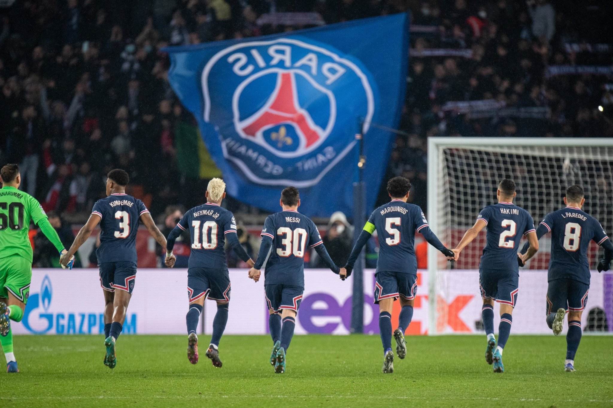 包含曼城鏖战克罗地亚，阿什拉夫刷新纪录的词条