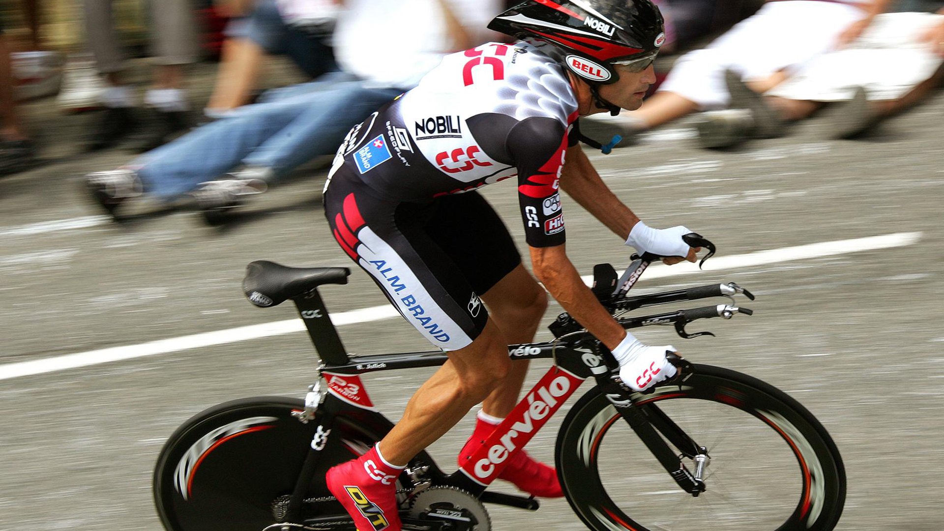 赛道上的蜕变，阿劳霍在F1街道赛之夜证明自己