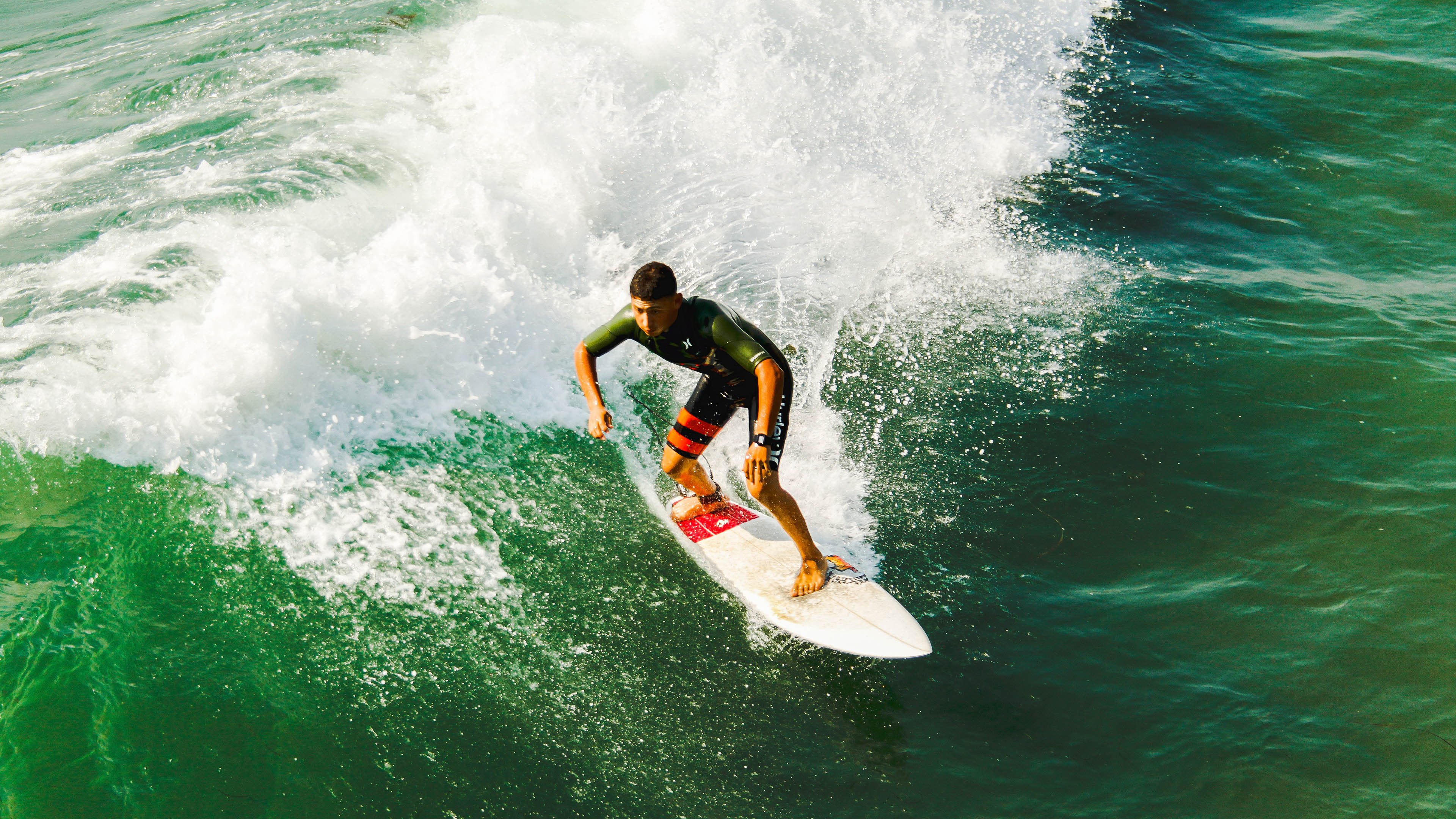 逆袭的序章，红牛二队战术奇迹翻盘阿斯顿马丁，勒克莱尔独舞摩纳哥铸就高光传奇